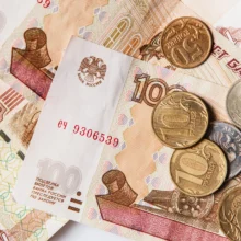 Льготы для выпускников детдомов: какие выплаты теряются из-за бумажной волокиты
